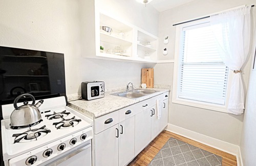 Lower Greenville Apartment | Fresh + Bright Flat M Streets