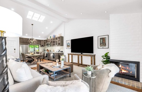 Napa House | Fresh & Modern 2BR, Pool, Golf Views