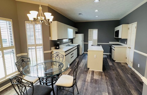 Gunter Afs House | Fresh, modern 3-bedroom residential home