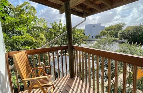 Riverside Park Apartment | Fresh & Modern Overlooking Fort Lauderdale's Canal