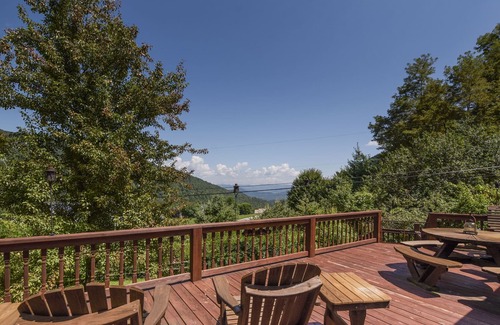 Settlers Ridge Cabin | Fresh mountain air and wonderful views!
