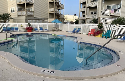 Pensacola Beach Condo | Freshly Decorated Lovey's Sound 'n Sea is Your Waterfront Beach Getaway!