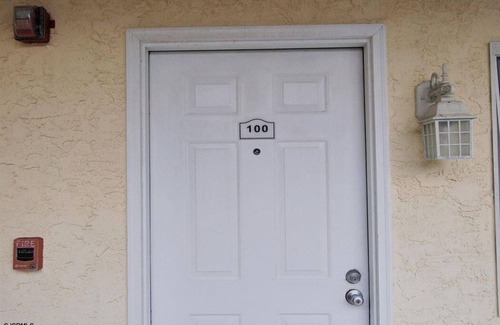 Ocean City Apartment | FRESHLY PAINTED, BRAND NEW CARPET, BRAND NEW REFRIGERATOR - 11/1 MOVE-IN.