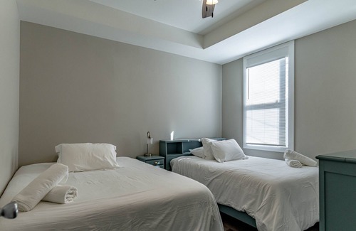 Shelby Park Apartment | Freshly renovated home is centrally-located right in the heart of Louisville.