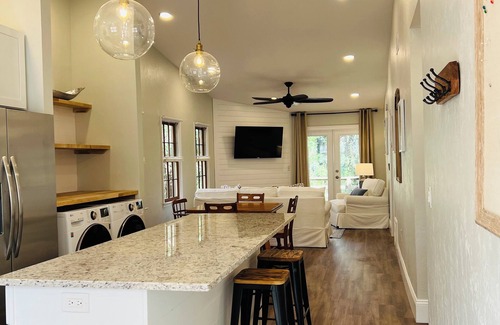 Haile Plantation House | Freshly Renovated Single Story Townhouse Adjacent Haile Village Stocked Kitchen