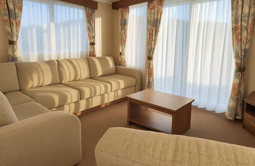 Bridport Cottage | FRESHWATER BEACH HOLIDAY PARK - HOLIDAY ACCOMMODATION 12281 in Burton Bradstock