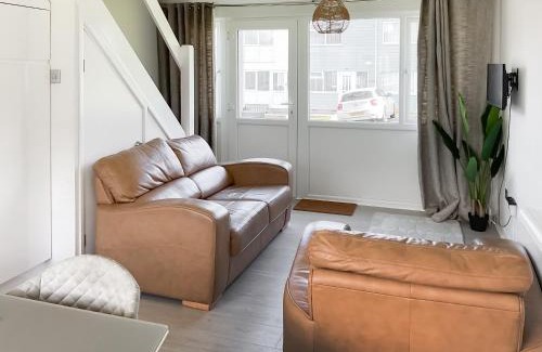 Pembroke House | Freshwater Chalet
