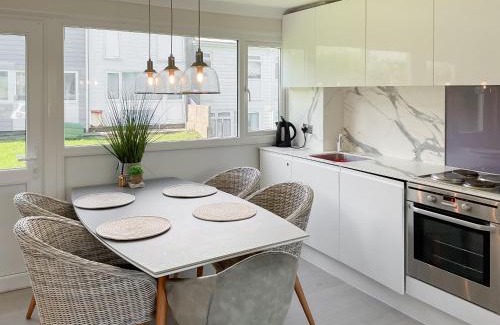 Pembroke House | Freshwater Chalet