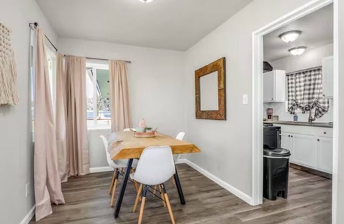 Raisin House | Fresno Apt 1 Bed:1 Bath California Dreamin'!