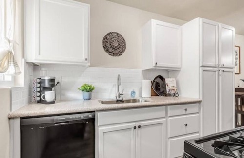 Fig Garden Apartment | Fresno Apt | Next to Gazebo Gardens | 1 Bed/1 Bath