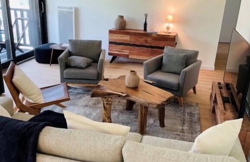 Saint-Etienne-de-Tinee Ski Chalet | FRGK "Elegant Apartment Auron 8 Persons Unbeatable View, Terrace"