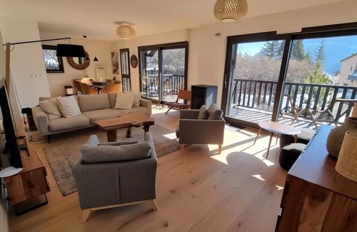 Saint-Etienne-de-Tinee Ski Chalet | FRGK "Elegant Apartment Auron 8 Persons Unbeatable View, Terrace"