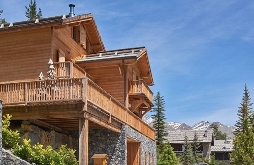 Saint-Etienne-de-Tinee Ski Chalet | FRGK " Luxury Chalet