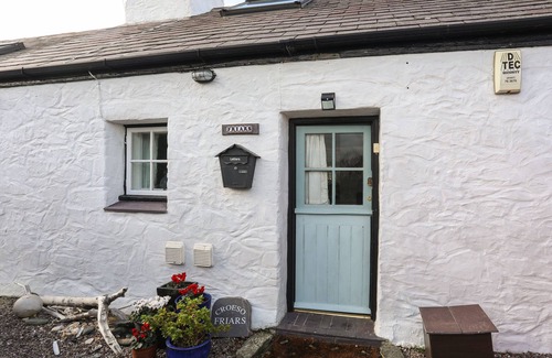 Caergeiliog Cottage | FRIARS, pet friendly, with open fire in Llanfair-Yn-Neubwll