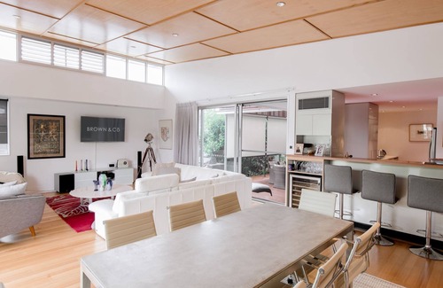 Noosa Heads House | Frida - Elysium. enjoys lush streetscape and a natural bush backdrop.