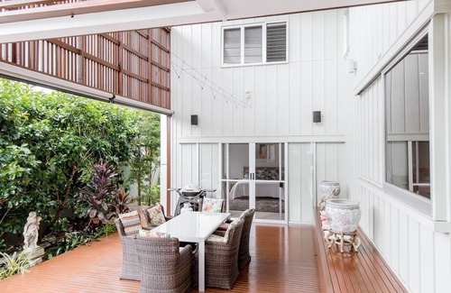 Noosa Heads House | Frida - Elysium. enjoys lush streetscape and a natural bush backdrop.