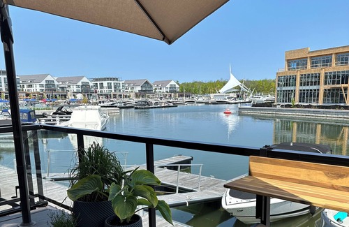 Innisfil House | Friday Harbour Prime Location - Luxurious Lakeside Escape