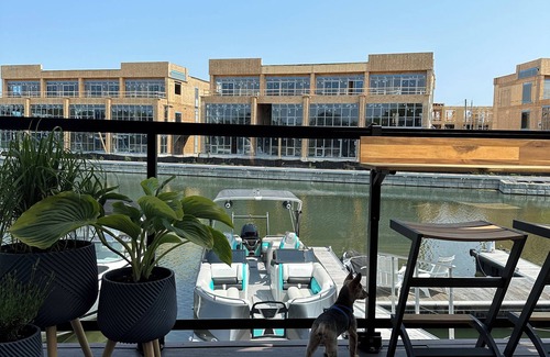 Innisfil House | Friday Harbour Prime Location - Luxurious Lakeside Escape