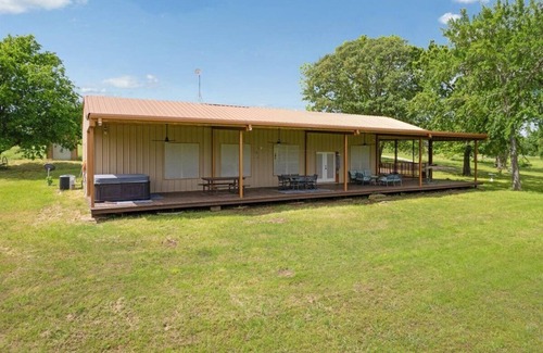 Calera House | Friede's Hideaway - The perfect retreat with a private pond, hot tub & much more