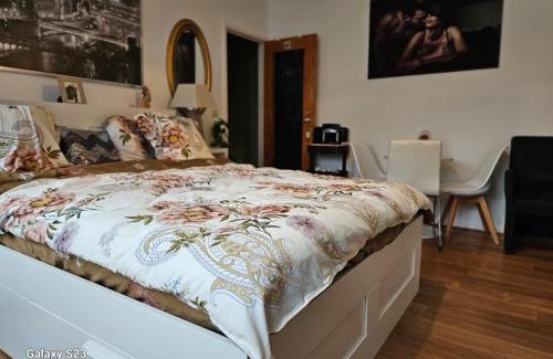 Laken Bed & Breakfast | Friend House