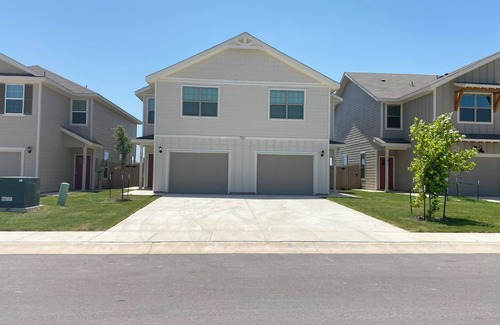 San Antonio House | Friendly 3-bedroom townhome in NW San Antonio near Sea World and Fiesta Texas!