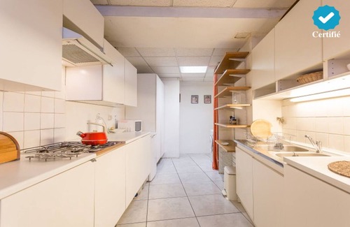 Clignancourt Apartment | Friendly 35m2 Budget-Studio Montmartre 2/4/5 sleeps