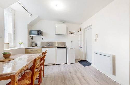 Ecartelee-Bonabry-Orieres-Paron Apartment | Friendly and functional apartment in the heart of the town of Fougeres.