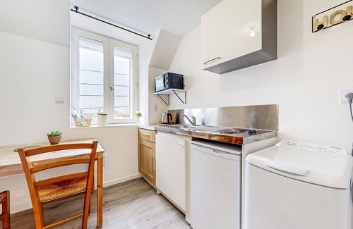Ecartelee-Bonabry-Orieres-Paron Apartment | Friendly and functional apartment in the heart of the town of Fougeres.