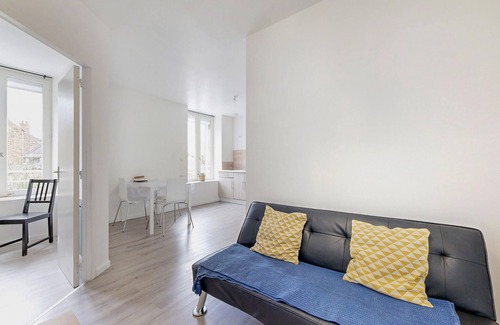 Ecartelee-Bonabry-Orieres-Paron Apartment | Friendly and functional apartment in the heart of the town of Fougeres.