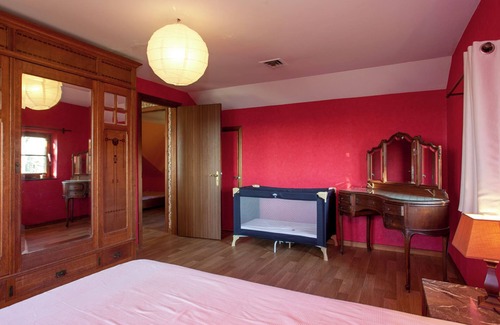 Stavelot House | Friendly and rustic family home with fireplace