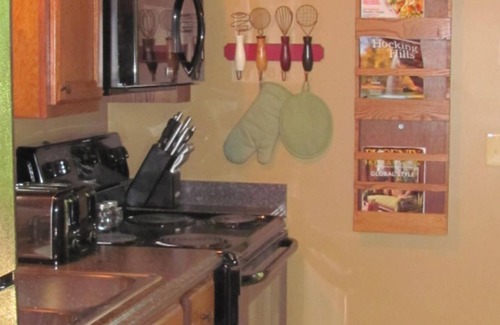 Laurelville Cottage | Friendly Fawn Cottage with Fishing Pond--Hocking Hills