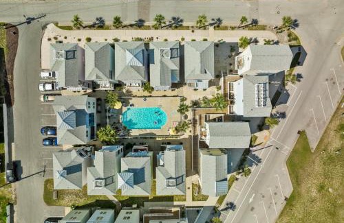 Atlantic Beach House | Friendly Flamingo