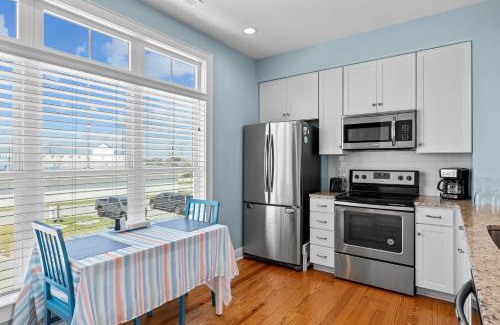 Atlantic Beach House | Friendly Flamingo