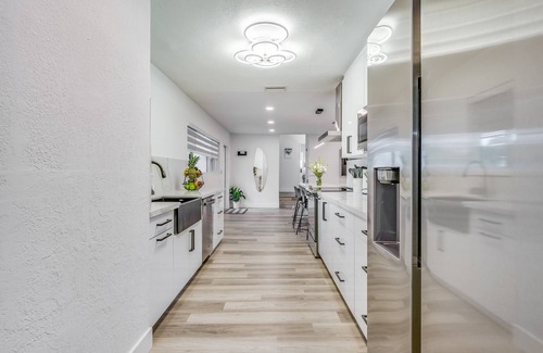Croissant Park House | Friendly Fox Luxury Pool & Spa - Near DT & Beach