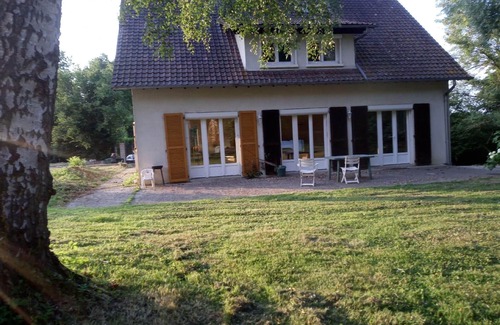 Saints House | Friendly moments close to Disneyland Paris