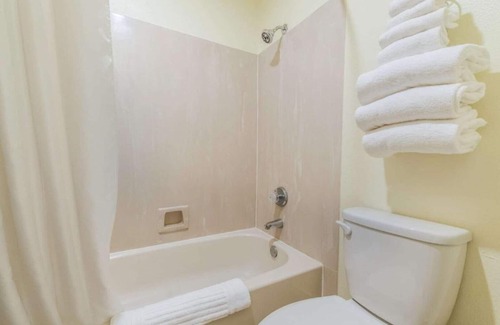 Lake Hills House | Friendly service and value in Bellevue, WA !