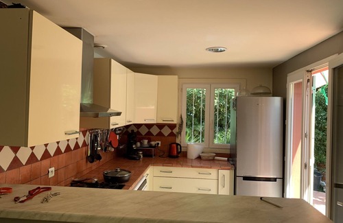 Bompas House | Friendly villa with swimming pool close to the beach