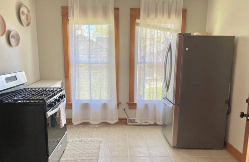 Washington Heights House | Friends & Family Escape: Charming Duplex with Plenty of Space!