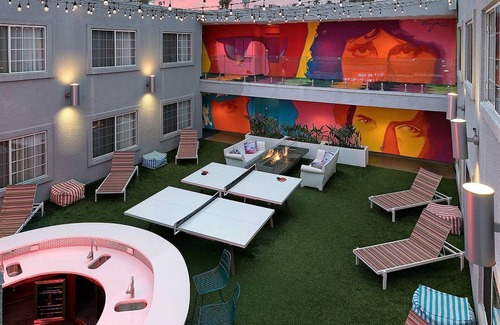 Venice Hotel | Friends Getaway! Swimming Pool, Short Distance from Abbot Kinney Boulevard!