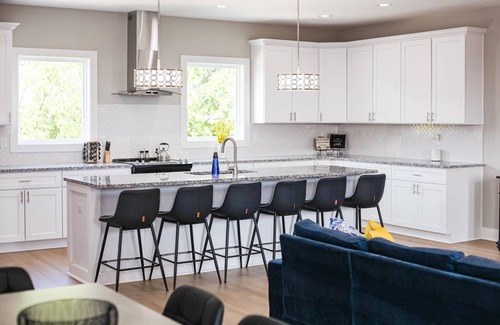 Buena Vista House | Friends in Skyline Places - Luxurious Brand New Build, Great for Groups, 10 min to Downtown Nash!