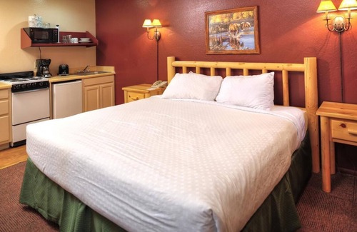 Kohls Ranch Resort | Friends Vacation, Pool, Mini Golf