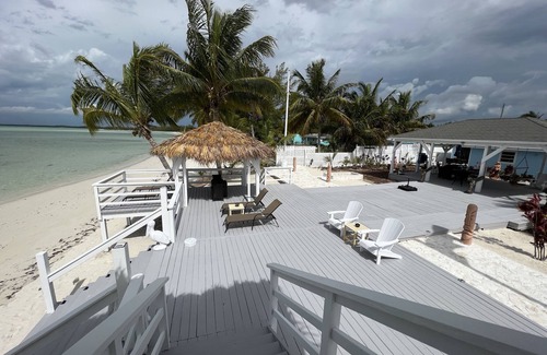 Cherokee House | Frigate House at Coconut Island OCEAN FRONT with POOL!! on Casaurina Beach