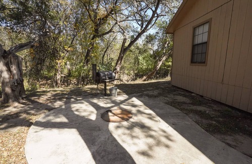 Sabinal Cabin | Frio Country Resort - Within walking distance to the Frio River!