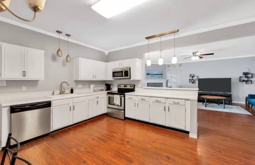 Frisco Apartment | Frisco Castle | 3BR, GarageParking, Gated Backyard