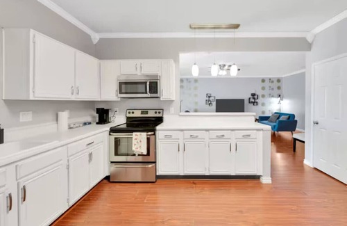 Frisco Apartment | Frisco Castle | 3BR, GarageParking, Gated Backyard