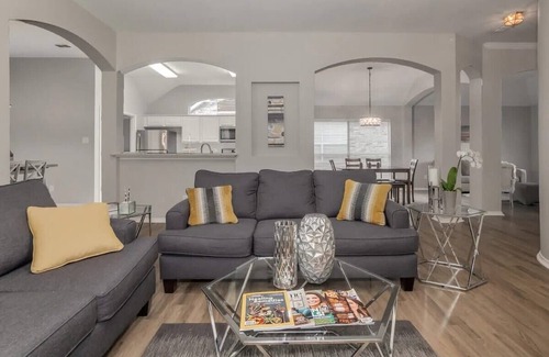 Frisco House | Frisco Spacious & Cozy Bling Home by Aya