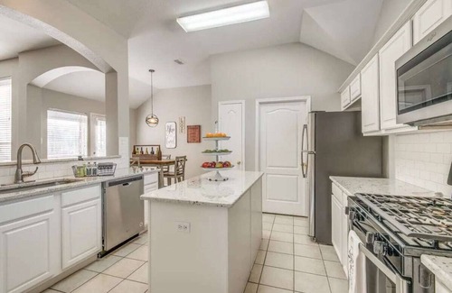 Frisco House | Frisco Spacious & Cozy Bling Home by Aya