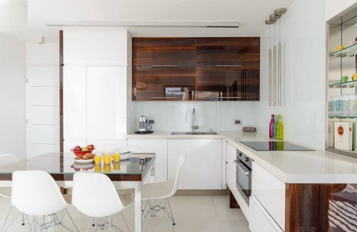 Tel Aviv City Center Apartment | Frishman 3BR Penthouse w Jacuzzi by HolyGuest