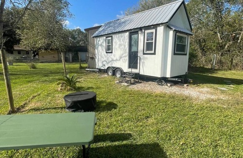 Alvin Cabin | ~ Frog & Toads Cozy Cove ~ A tiny home with a big personality!