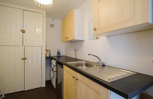 Leiston Cottage | Frogmore Cottage - sleeps 8 guests in 4 bedrooms